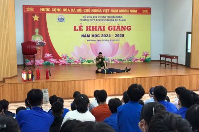 Thực tập phương án và nghiệp vụ phòng cháy chữa cháy và cứu nạn cứu hộ cho CBQL, GV, NV và học sinh năm học 2024-2025