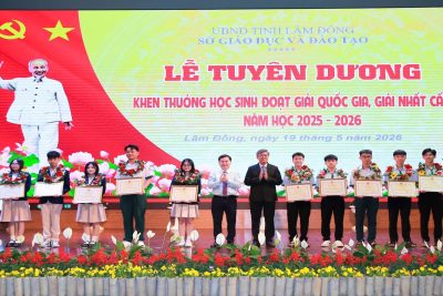 Lễ tuyên dương điển hình tiên tiến trong học tập và làm theo tư tưởng, đạo đức, phong cách Hồ Chí Minh; tuyên dương học sinh đạt giải quốc gia, giải Nhất cấp tỉnh năm học 2025 – 2026.
